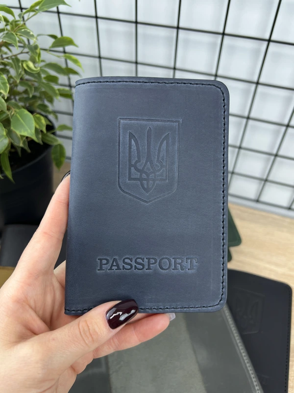 Обкладинка на паспорт України з тризубом із натуральної шкіри "Crazy Hors", Синій
