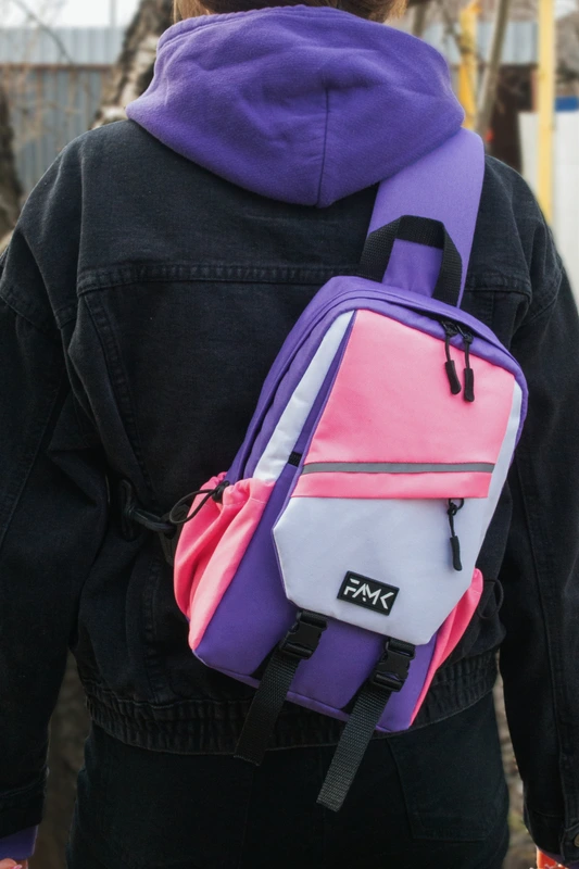 Рюкзак-сумка слінг на одне плече FAMK фіолетовий/рожевий