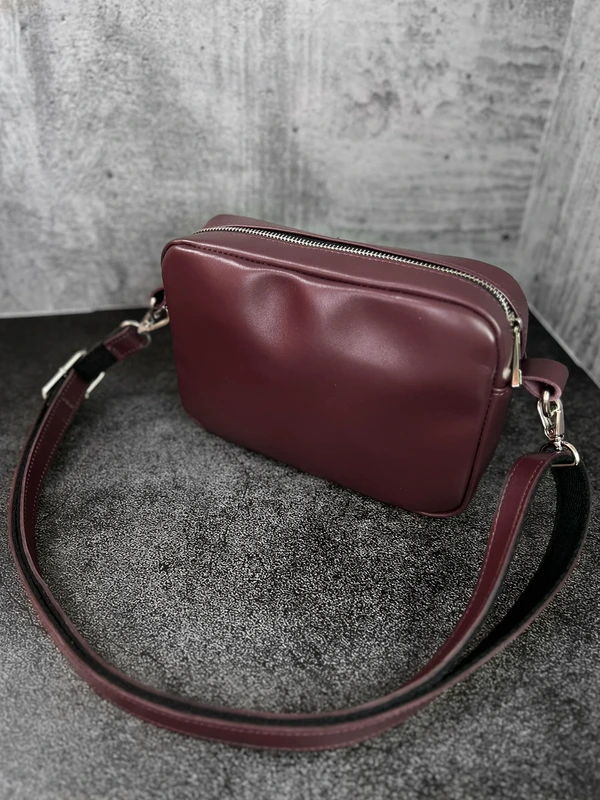 Жіноча сумка крос-боді (через плече) з натуральної шкіри розмір M, Марсала