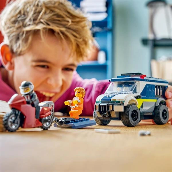 Конструктор LEGO City Поліцейський фургон для перевезення в'язнів 198 Деталей (60479)