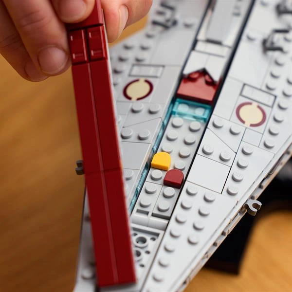 Конструктор LEGO Star Wars TM Зоряний крейсер класу «Венатор» 643 Деталі ( 75441 )