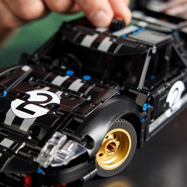 Конструктор LEGO Technic Автомобіль для перегонів Ford GT40 MKII 1966 року 793 Деталі (42223)