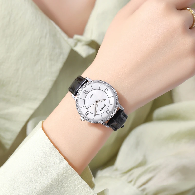 Жіночий годинник Skmei 2253SIBK Silver-Black у класичному стилі, сріблястий корпус та шкіряний ремінець — фото 3