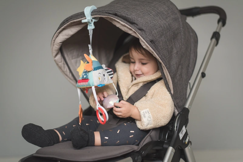 Розвиваюча іграшка-підвіска колекції "Полярне сяйво" - СНІГОВА ПІРАМІДКА