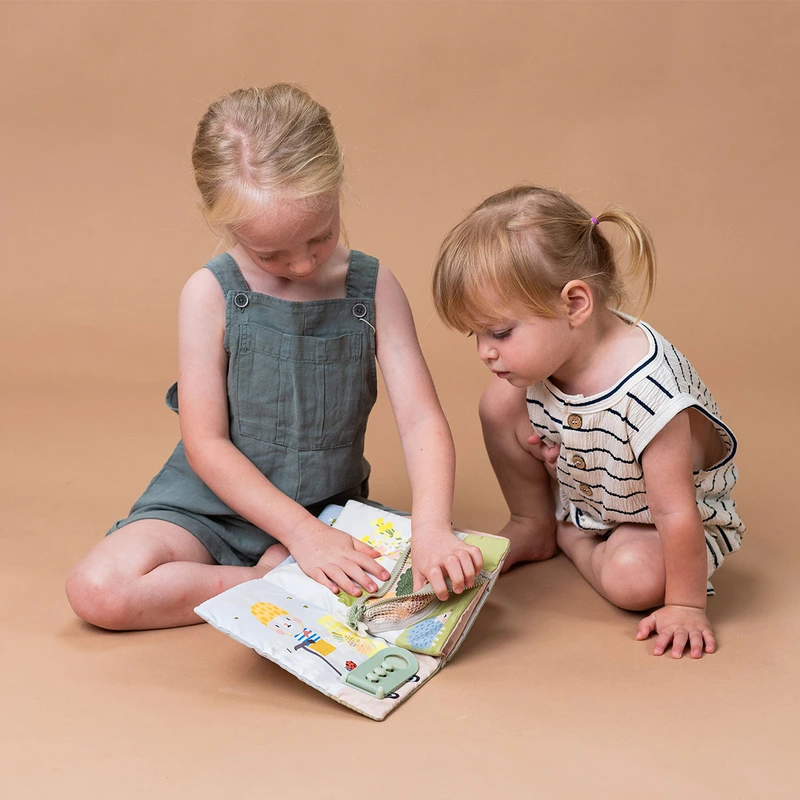 Розвивальна м'яка книжка колекції "Садочок у місті" – БІЗІБУК ЗАЙЧЕНЯТКА