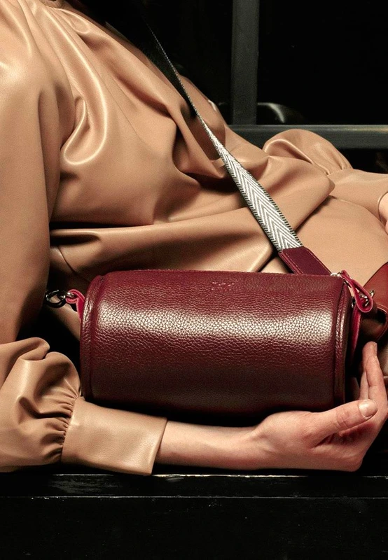 Шкіряна сумка поясна-кроссбоді Cylinder бордова флотар