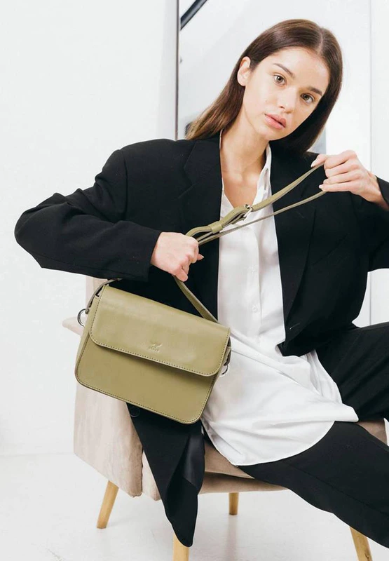 Жіноча шкіряна міні сумка Moment оливкова