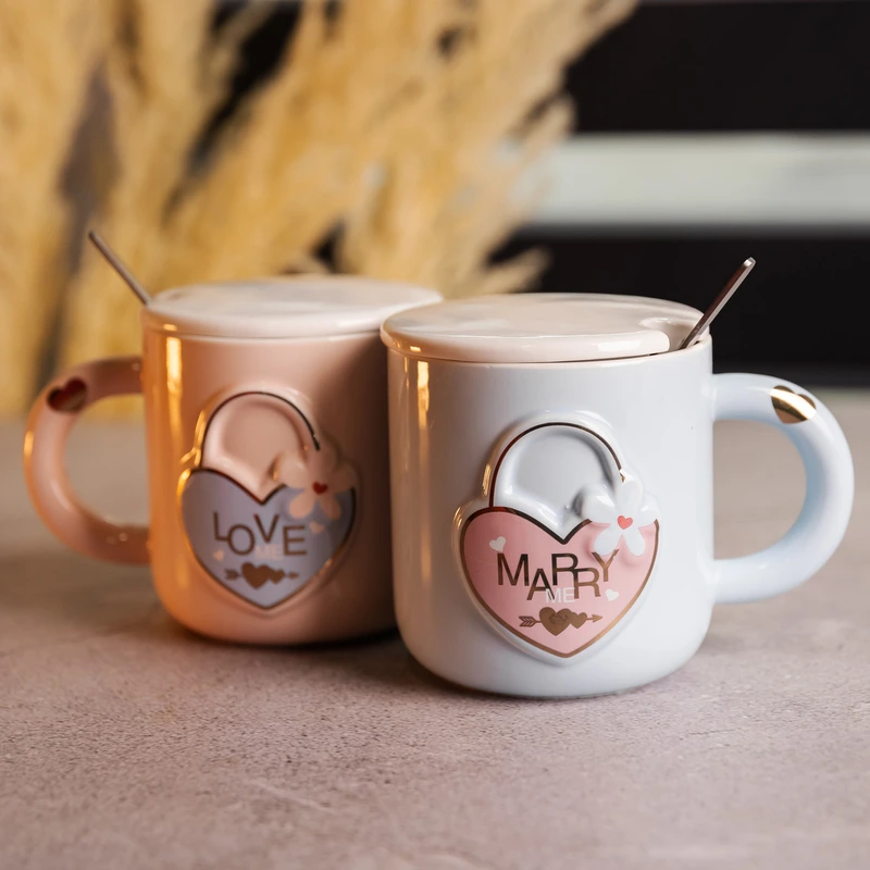 Набір парних порцелянових чашок із серцем 2 (шт) по 400 (мл) чашки на подарунок із кришкою та ложкою Рожевий з блакитним FM-32