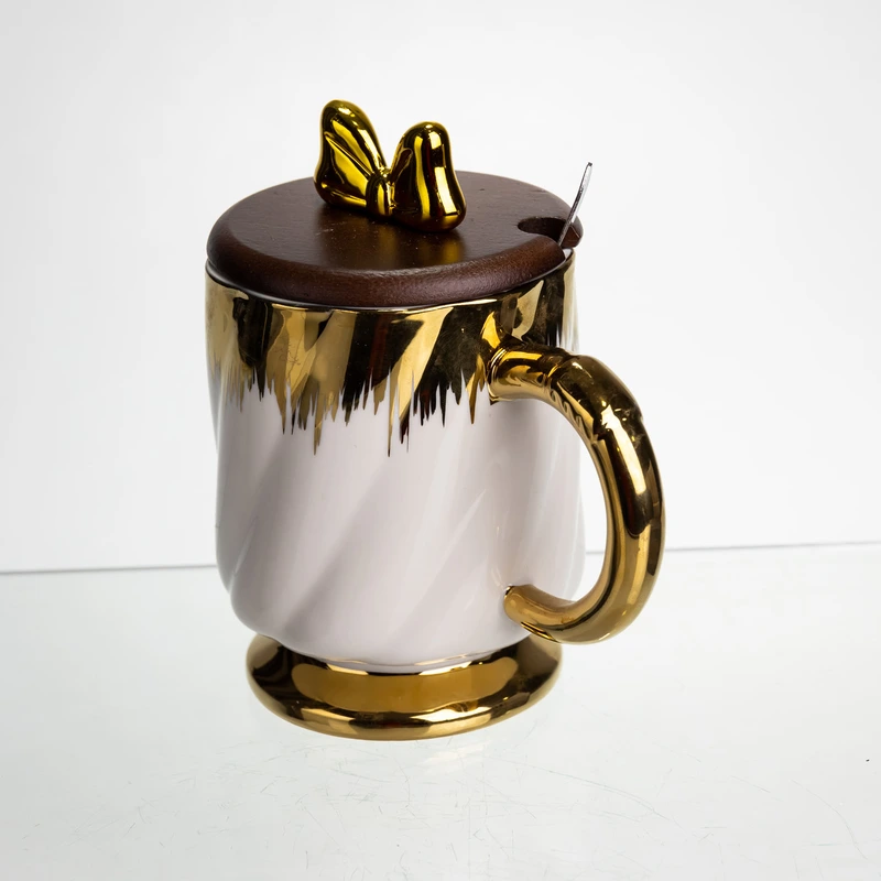 Новорічна порцелянова чашка «Золотий Вихор» 450 мл з кришкою і ложкою Yiwu FM-23D