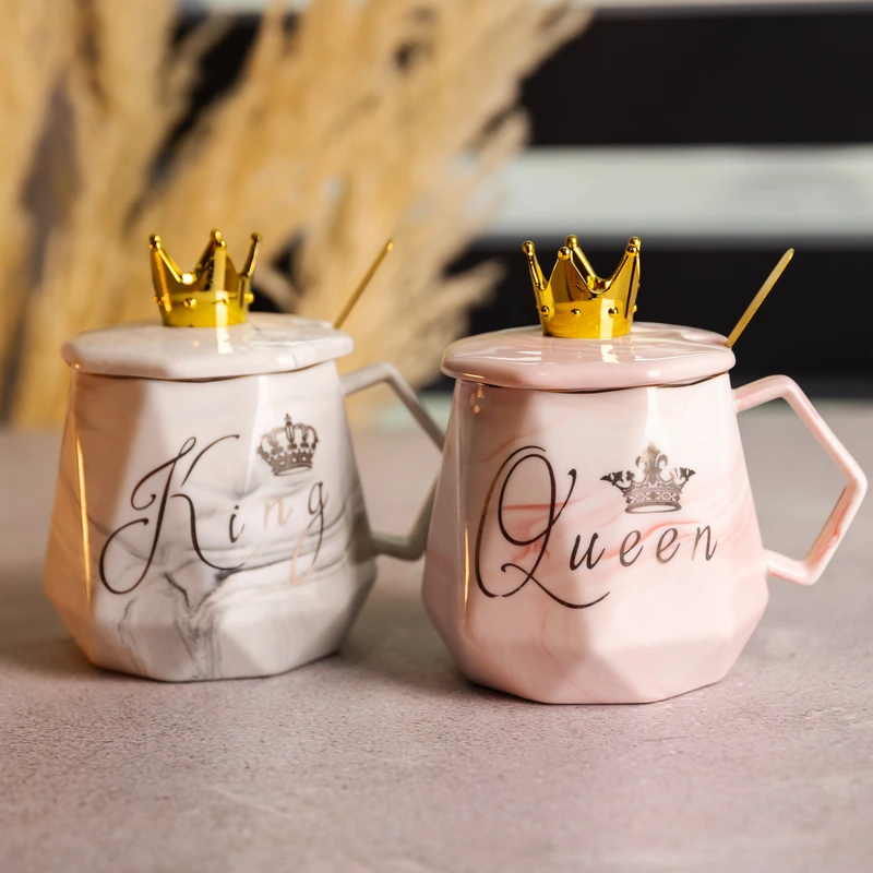 Набір парних порцелянових чашок Queen&King 2 (шт) по 400 (мл) чашки на подарунок із кришкою та ложкою FM-30